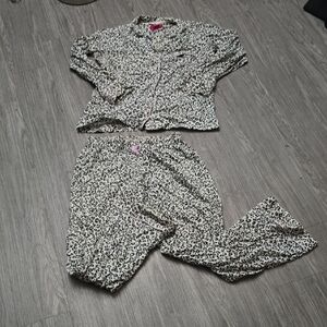 Victoria's Secret Snow Leopard White Pink Animal Print Pajama Set S